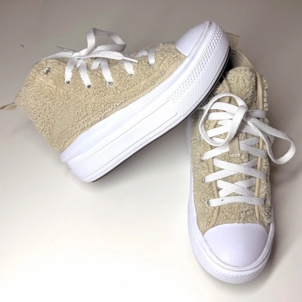 Converse Kids Chuck Taylor All Star Move Platform Sherpa Sneakers Size- 1.5